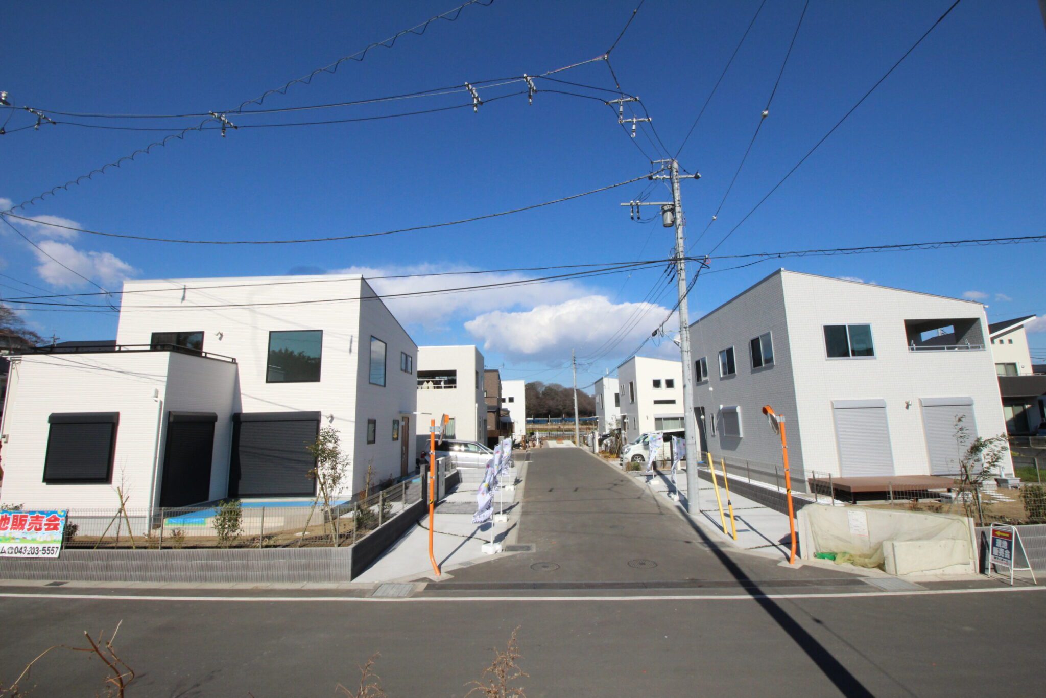 COLORS NATSUMIDAI.   カラーズ夏見台